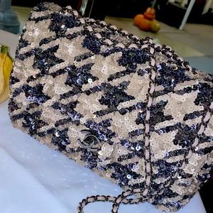 RARE CHANEL Beige and Grey Houndstooth Sequin Lambskin Leather Classic Flapbag🤩